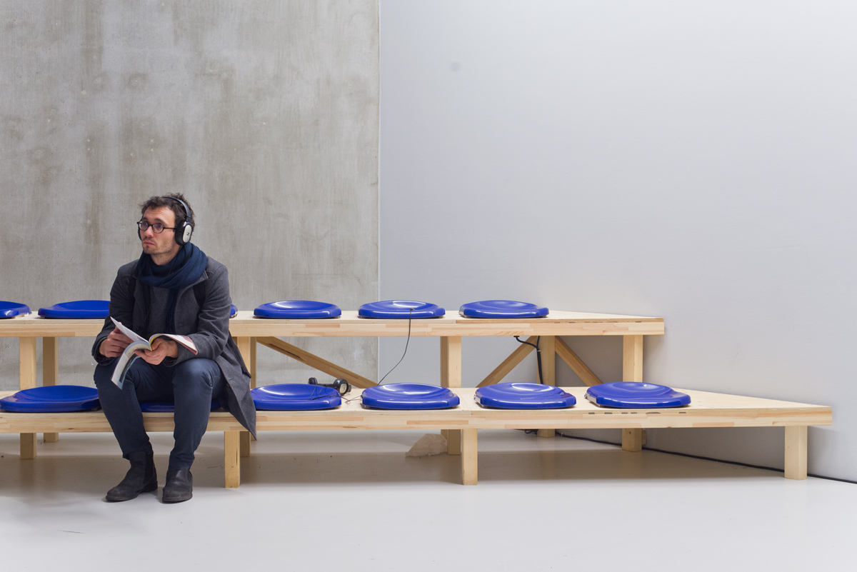 GfzK Ausstellung – Clemens von Wedemeyer – Mehrheiten – Ausstellungsarchitektur, -möbel